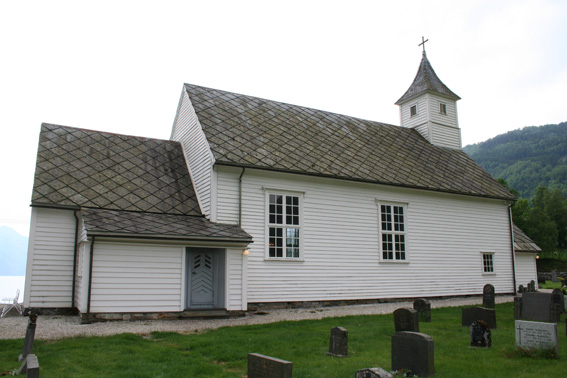 Fil:Åkra kyrkje, Kvinnherad Fasade 4.jpg