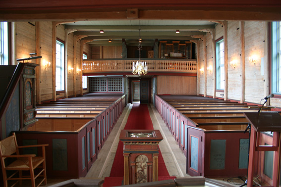 Fil:Åkra kyrkje, Kvinnherad Kirkerom bakre.jpg