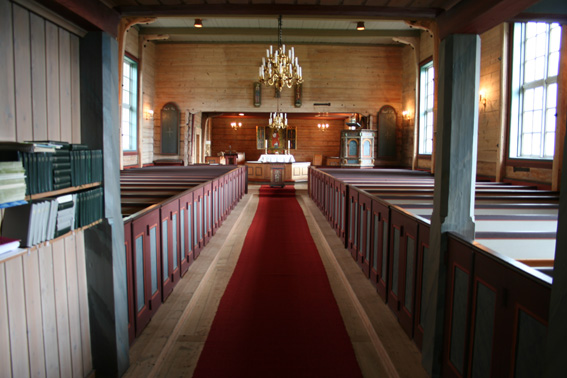 Fil:Åkra kyrkje, Kvinnherad Kirkerom fremre.jpg