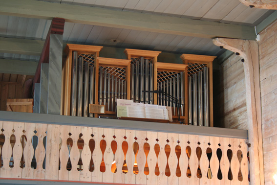 Fil:Åkra kyrkje, Kvinnherad Orgel 2.jpg