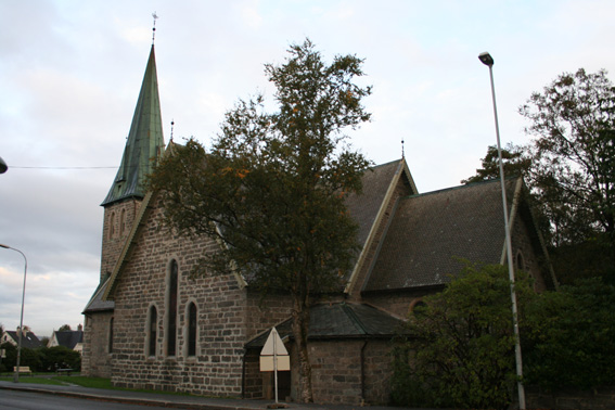 Fil:Årstad kirke Fasade 3.jpg