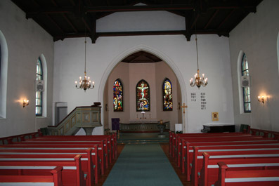 Fil:Ås kirke, Ås Kirkerommet sett fra bakdør.jpg