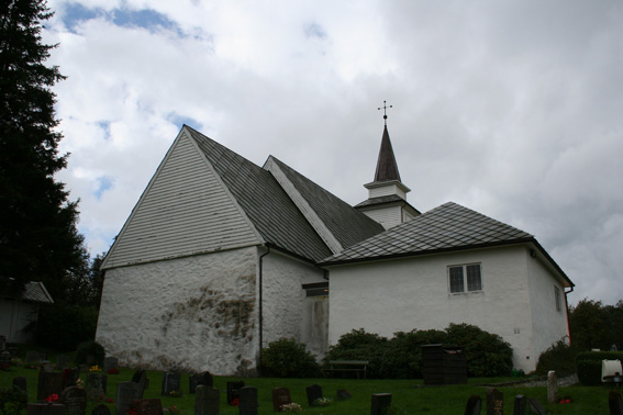 Fil:Åsane gamle kirke Fasade 6.jpg