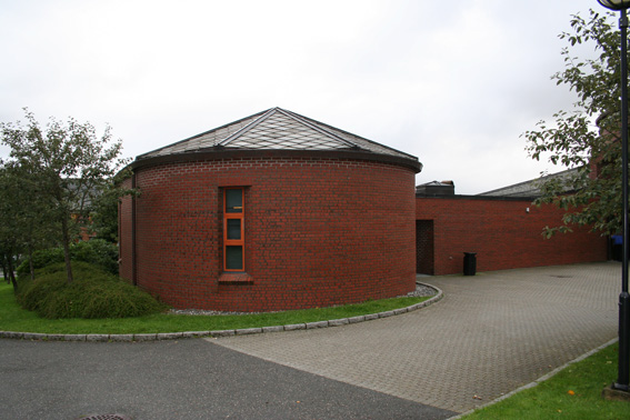 Fil:Åsane kirke Fasade 2.jpg