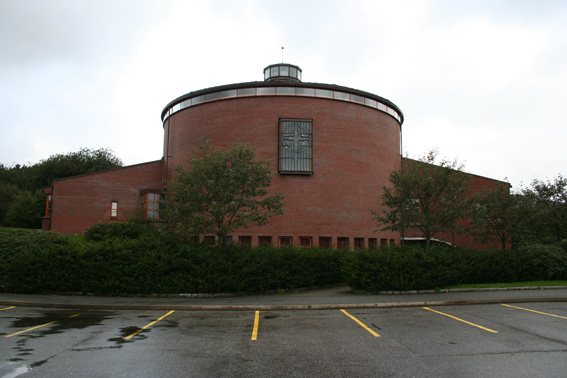 Fil:Åsane kirke Fasade 4.jpg