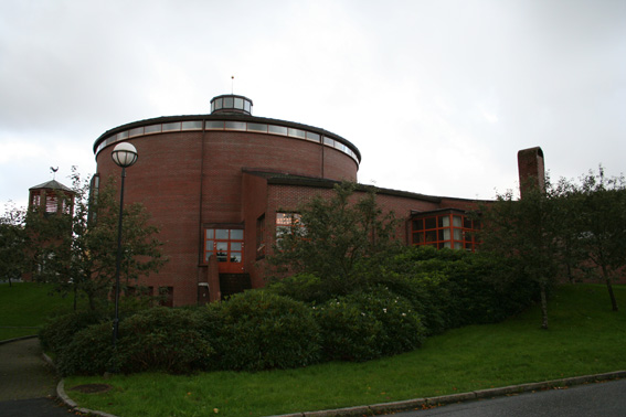 Fil:Åsane kirke Fasade 5.jpg