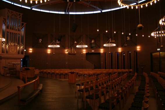 Fil:Åsane kirke Kirkerom.jpg