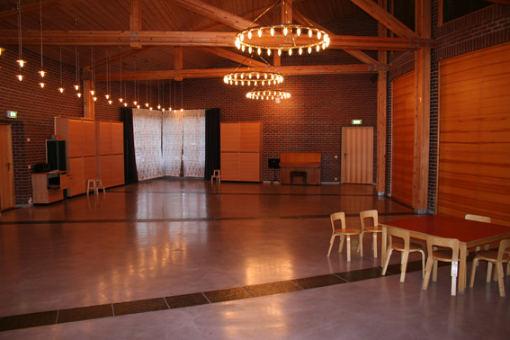 Fil:Åsane kirke Menighetssal.jpg