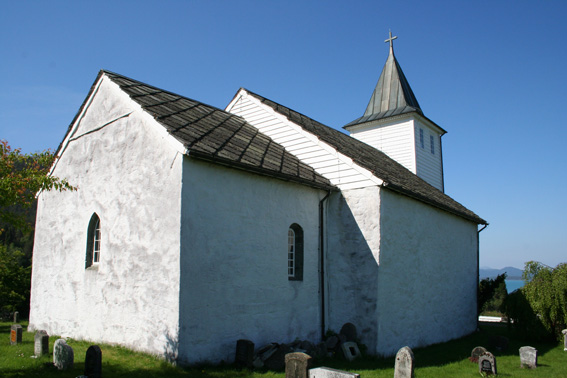 Fil:Ænes kyrkje Fasade 5.jpg