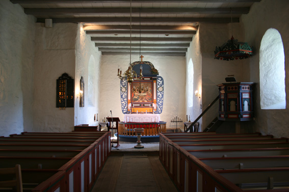 Fil:Ænes kyrkje Kirkerom fremre.jpg