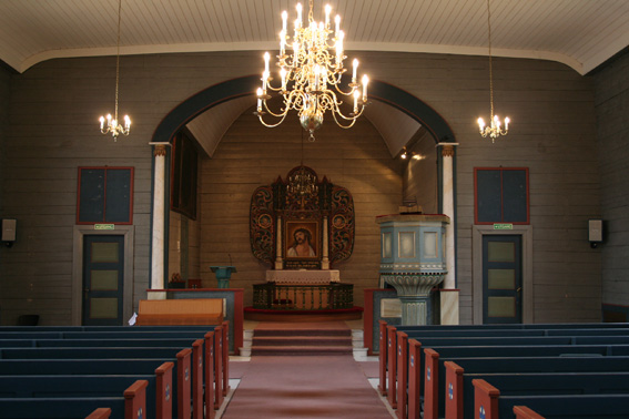 Fil:Ølen kyrkje Koråpningen.jpg