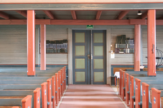 Fil:Ølen kyrkje Parti under galleriet.jpg