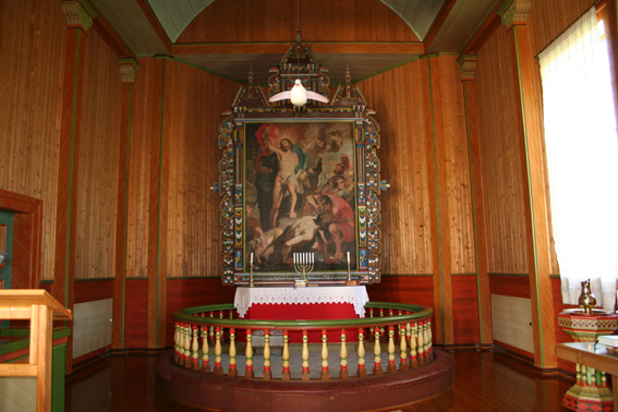 Fil:Ølve kyrkje Alterparti.jpg