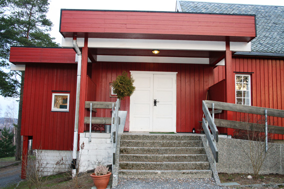 Fil:Ørje kirke Hovedinngang.jpg