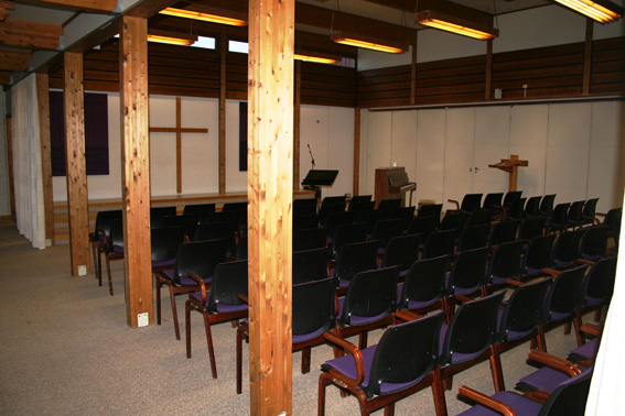 Fil:Ørje kirke Menighetsal 2.jpg