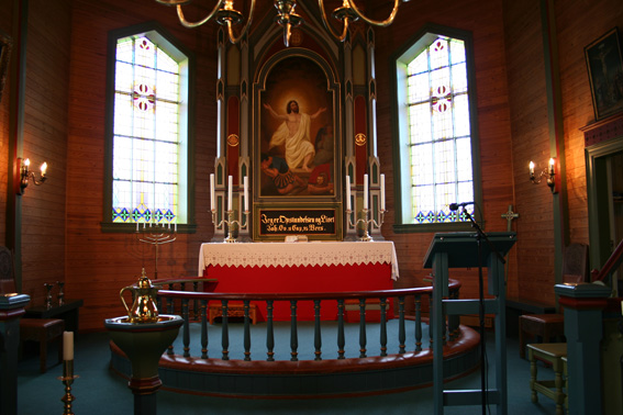 Fil:Alversund kyrkje Alterparti.jpg