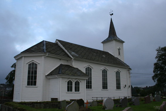 Fil:Alversund kyrkje Fasade 2.jpg