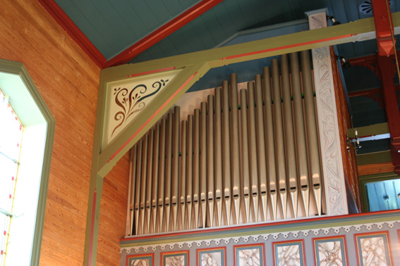 Fil:Alversund kyrkje Orgel 2.jpg