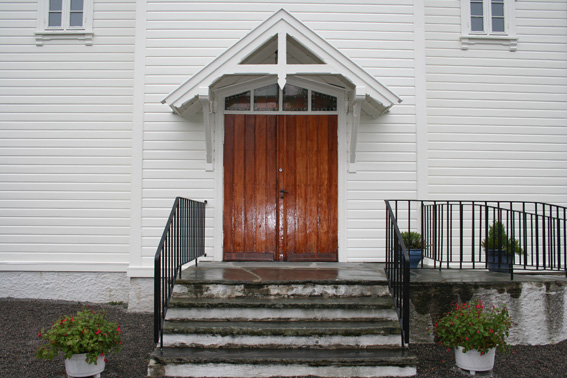 Fil:Ask kirke, Askøy Hovedinngang.jpg