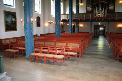 Fil:Asker kirke Benkene 1.jpg