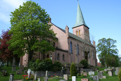 Fil:Asker kirke Fasade 5.jpg