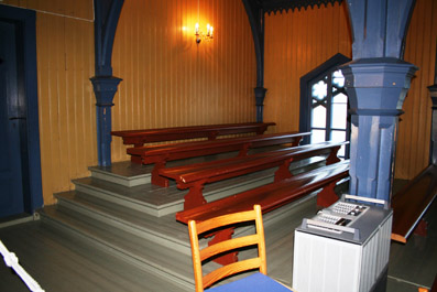 Fil:Aurskog kirke Galleri.jpg