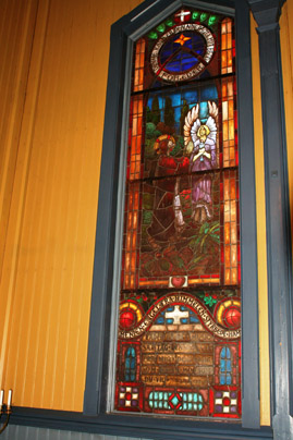 Fil:Aurskog kirke Vindu 2.jpg