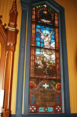 Fil:Aurskog kirke Vindu 3.jpg