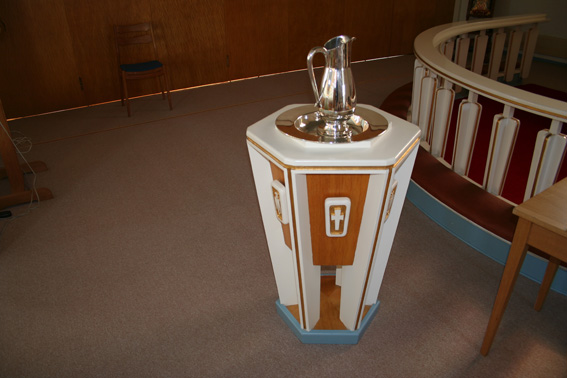 Fil:Bømlo kyrkje Døpefont 1.jpg