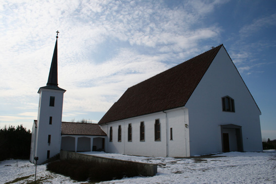 Fil:Bømlo kyrkje Fasade 2.jpg