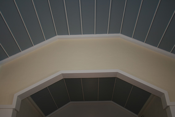 Fil:Bømlo kyrkje Himling o.kor.jpg