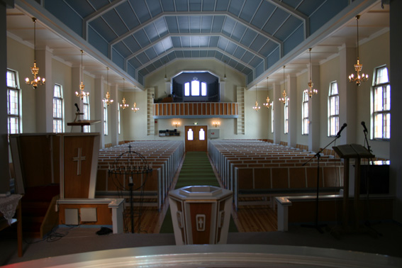 Fil:Bømlo kyrkje Kirkerom bakre.jpg