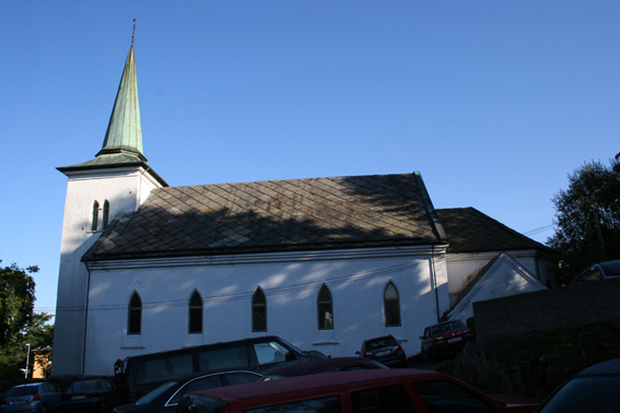 Fil:Birkeland kirke, Nesttun Fasade 5.jpg