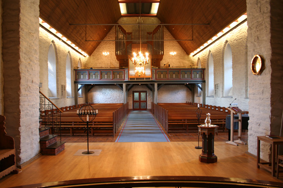 Fil:Birkeland kirke, Nesttun Kirkerom bakre.jpg