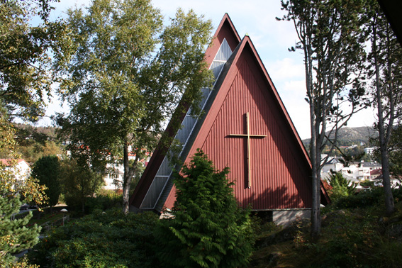 Fil:Biskopshavn kirke Fasade 1.jpg