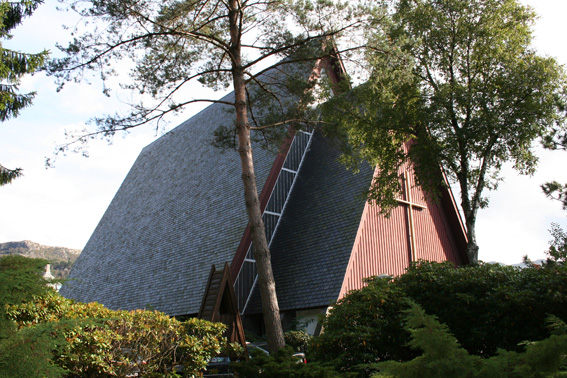 Fil:Biskopshavn kirke Fasade 2.jpg