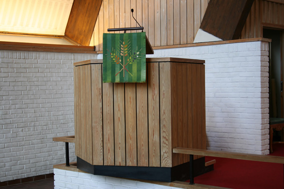 Fil:Biskopshavn kirke Prekestol 2.jpg