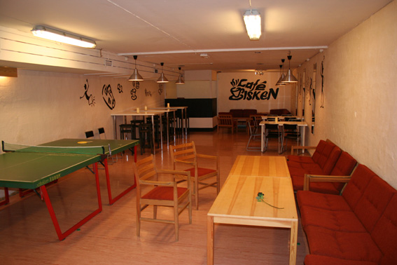 Fil:Biskopshavn kirke Ungdomsrom.jpg