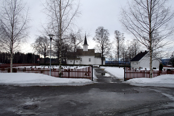 Fil:Bjørke kirke, Nannestad Avstandsbilde.jpg