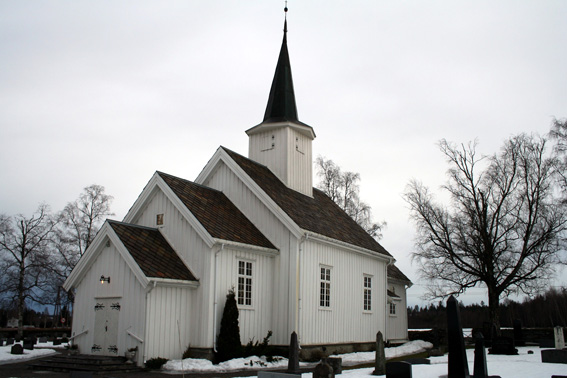 Fil:Bjørke kirke, Nannestad Fasade 1.jpg