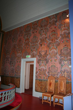 Fil:Bjørkelangen kirke Detaljer i kor 2.jpg