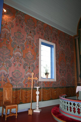 Fil:Bjørkelangen kirke Detaljer i kor 3.jpg