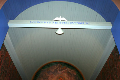 Fil:Bjørkelangen kirke Himlinger over kor.jpg