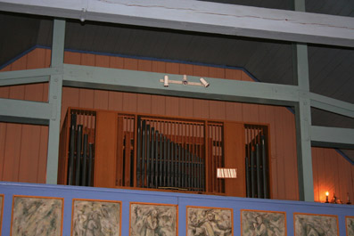 Fil:Bjørkelangen kirke Orgelet.jpg