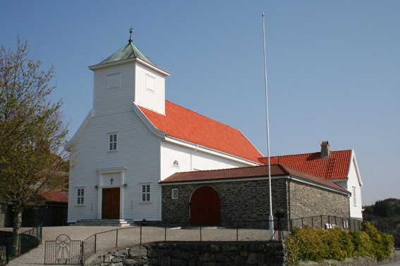 Fil:Blomvåg kyrkje Fasade 2.jpg