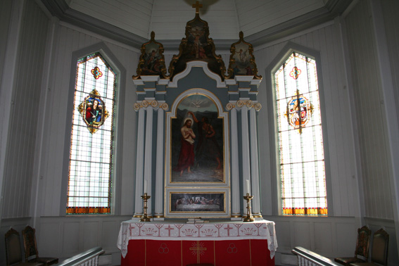 Fil:Bremnes kyrkje, Svortland Alterparti.jpg