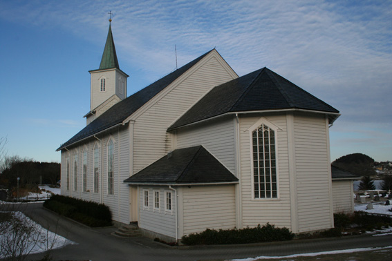 Fil:Bremnes kyrkje, Svortland Fasade 1.jpg