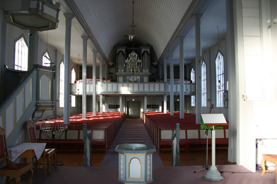 Fil:Bremnes kyrkje, Svortland Kirkerom bakre.jpg