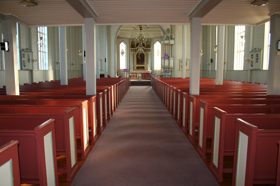 Fil:Bremnes kyrkje, Svortland Kirkerom fremre.jpg