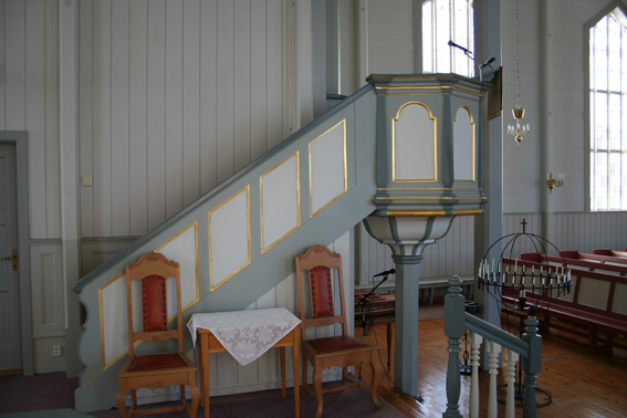 Fil:Bremnes kyrkje, Svortland Prekestol 2.jpg